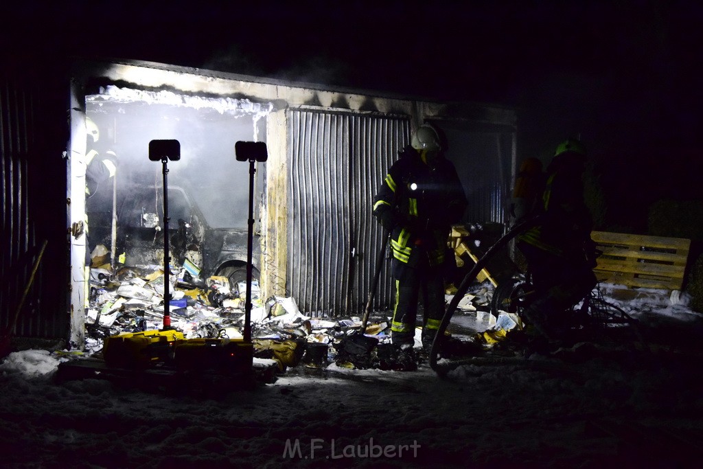 Feuer Hinterhof Garagen Koeln Hoehenberg Olpenerstr P102.JPG - Miklos Laubert